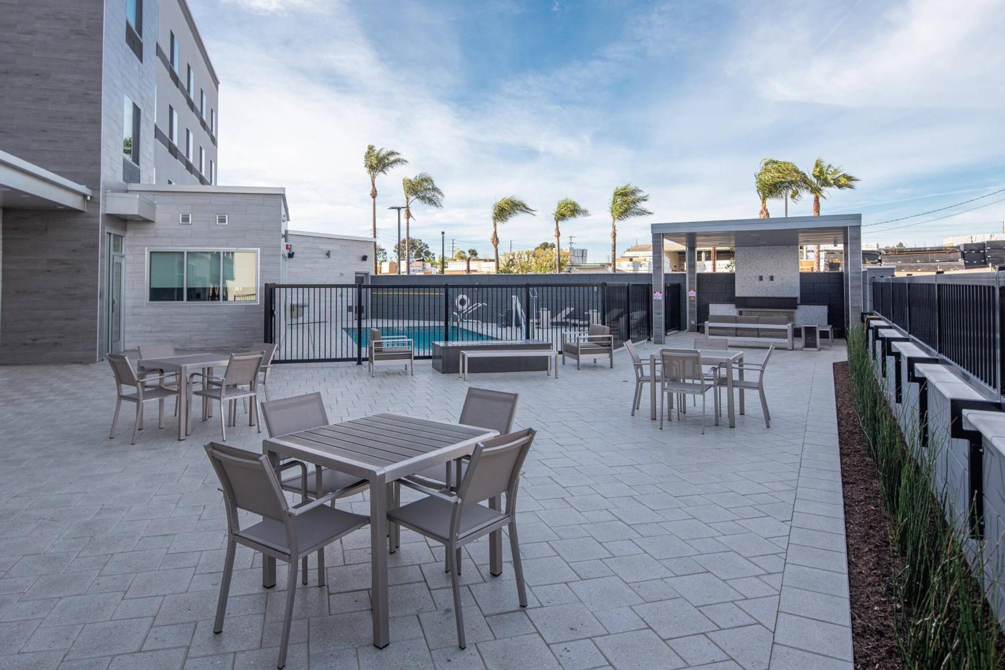 Fairfield By Marriott Inn & Suites Anaheim Los Alamitos Exterior photo